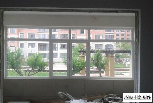 封陽臺(tái)裝窗框